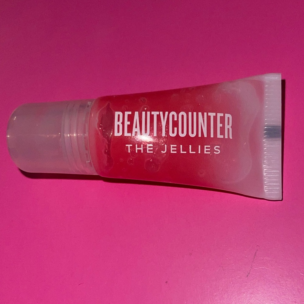BEAUTYCOUNTER JELLIE LIP GLOSS in RASPBERRY. (BRAND NEW!!!)